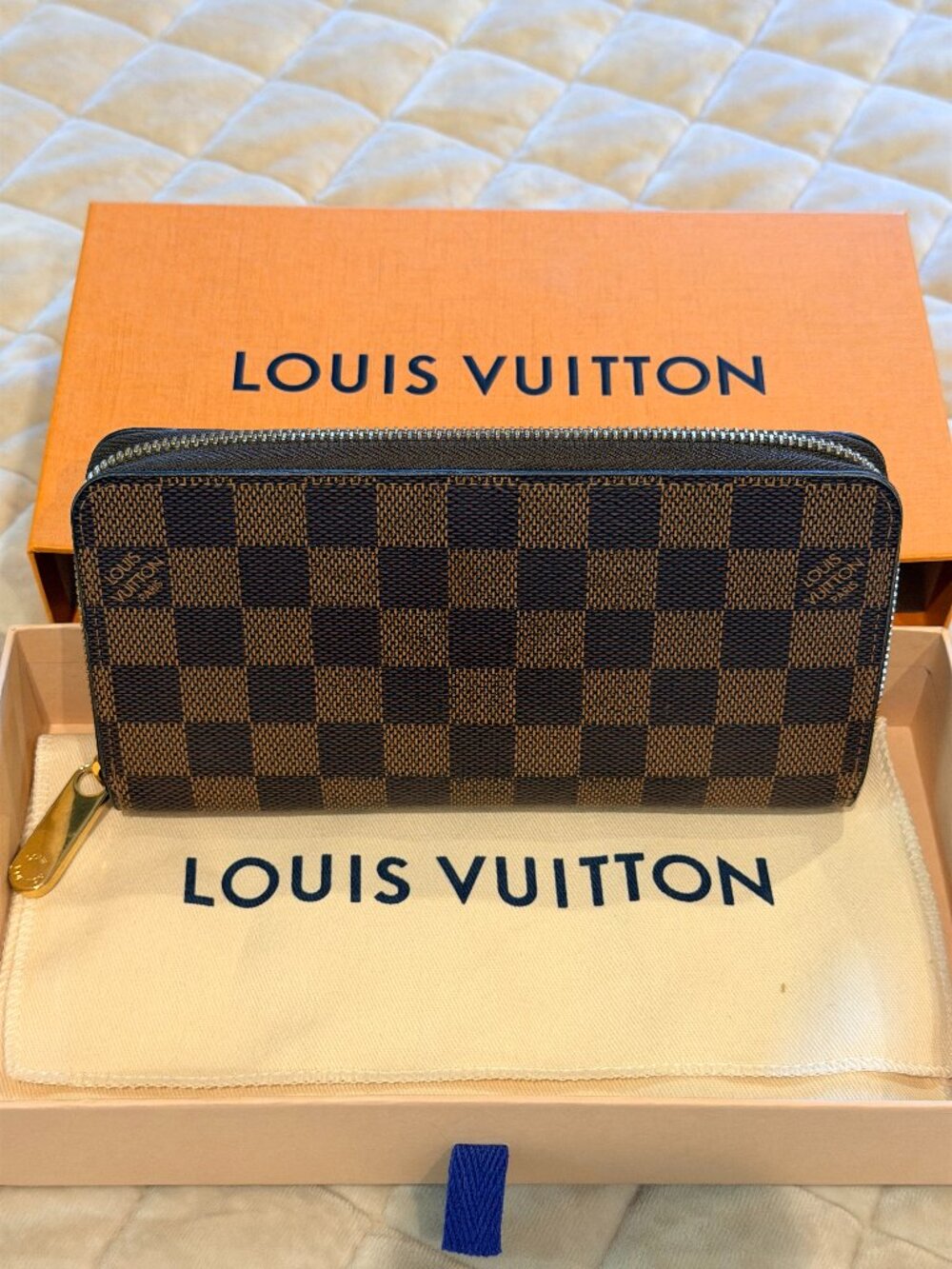 Louis Vuitton Authentic Zippy Wallet Damier Ebene